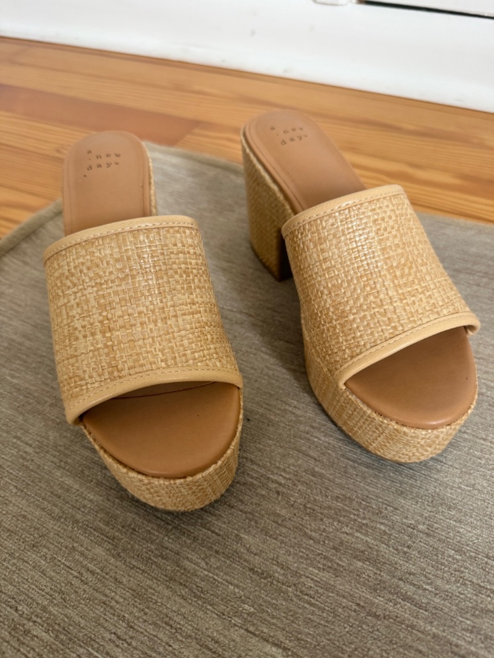 Target Platform Rattan shoes- size 6 - Picture 2 of 2
